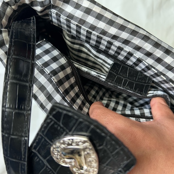 Chic Tan and Black Woven Women's black heart goth Bag - Picture 3 of 3